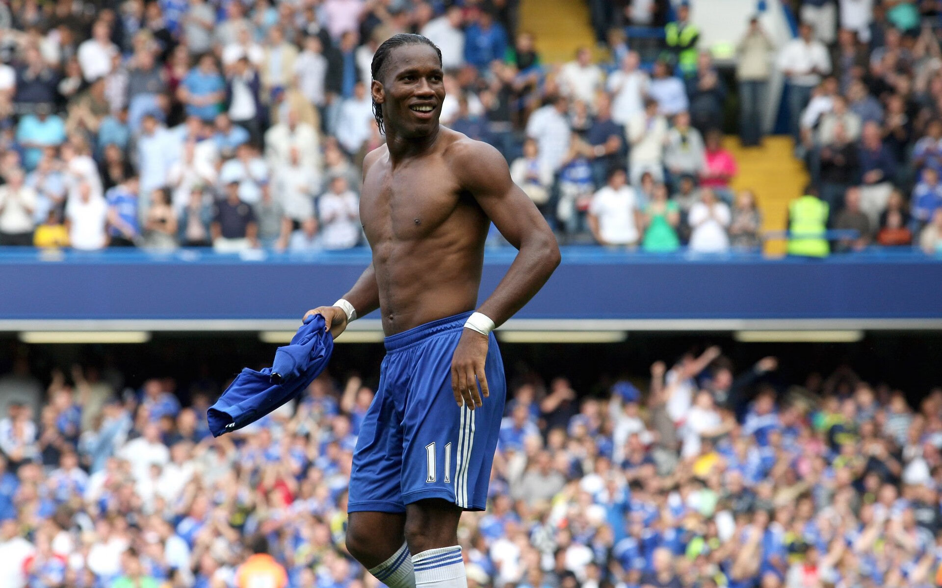 马克西的指尖，欧冠淘汰赛之夜，一个少年如何用沉默掌控风暴