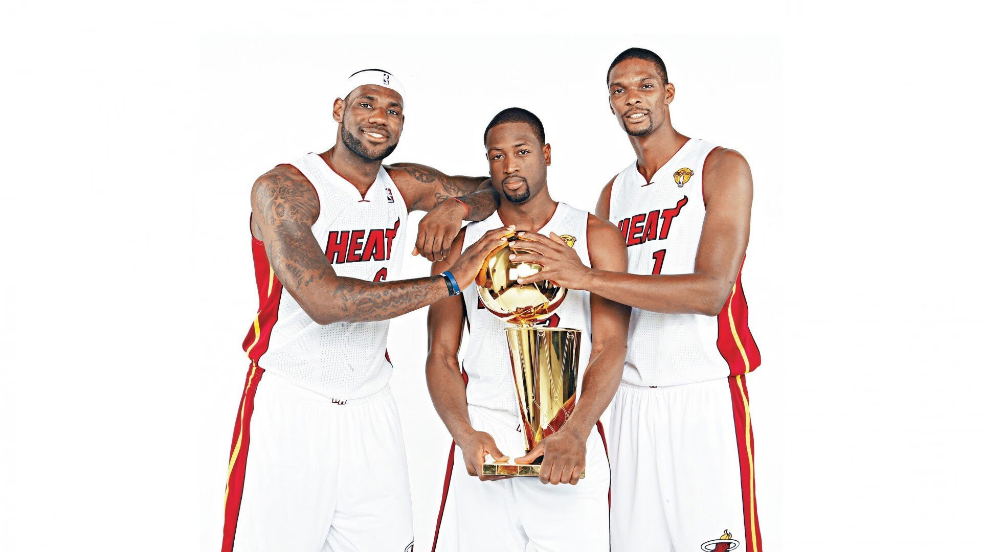 孔德英超封神夜，映照拜仁铁血传承，当德国战车在绿茵场两端同时轰鸣